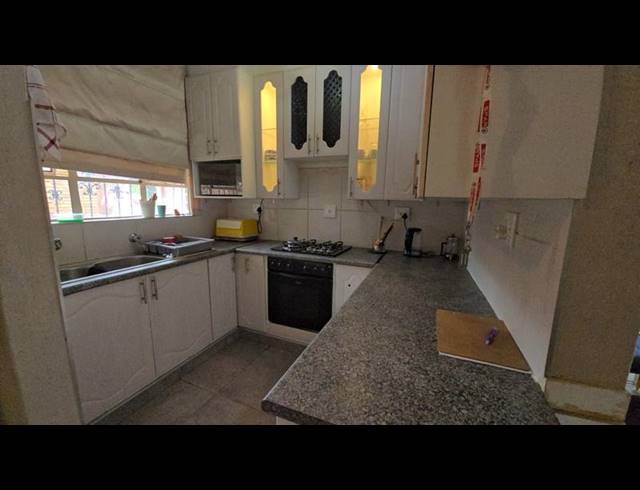 2 BEDROOM TOWNHOUSE FOR SALE IN DORANDIA